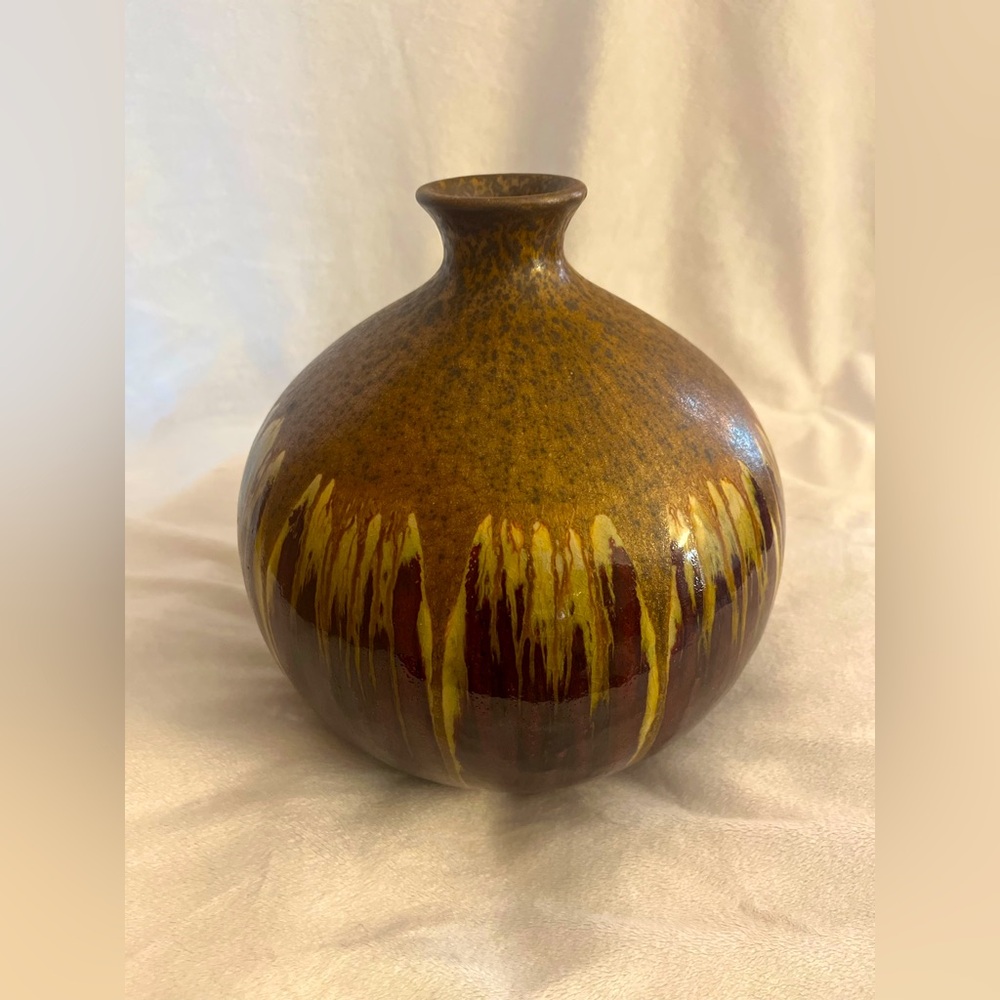 NEW - Vintage Vase. Bronze Copper